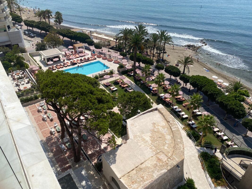 El Fuerte Marbella swimmingpool and beach view