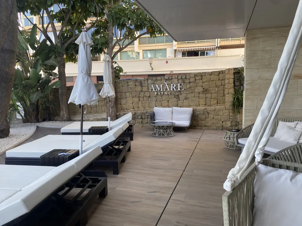 Centro de fitness moderno del Amare Beach Hotel