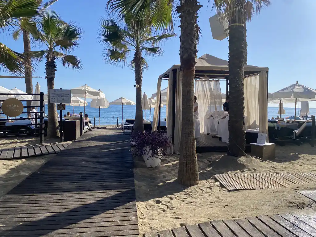 Amare beach entrance