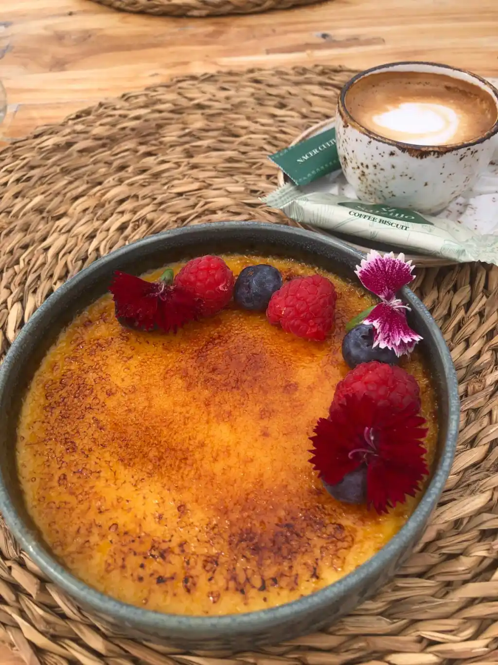 Postre Crème Brûlée en Luuma Beach