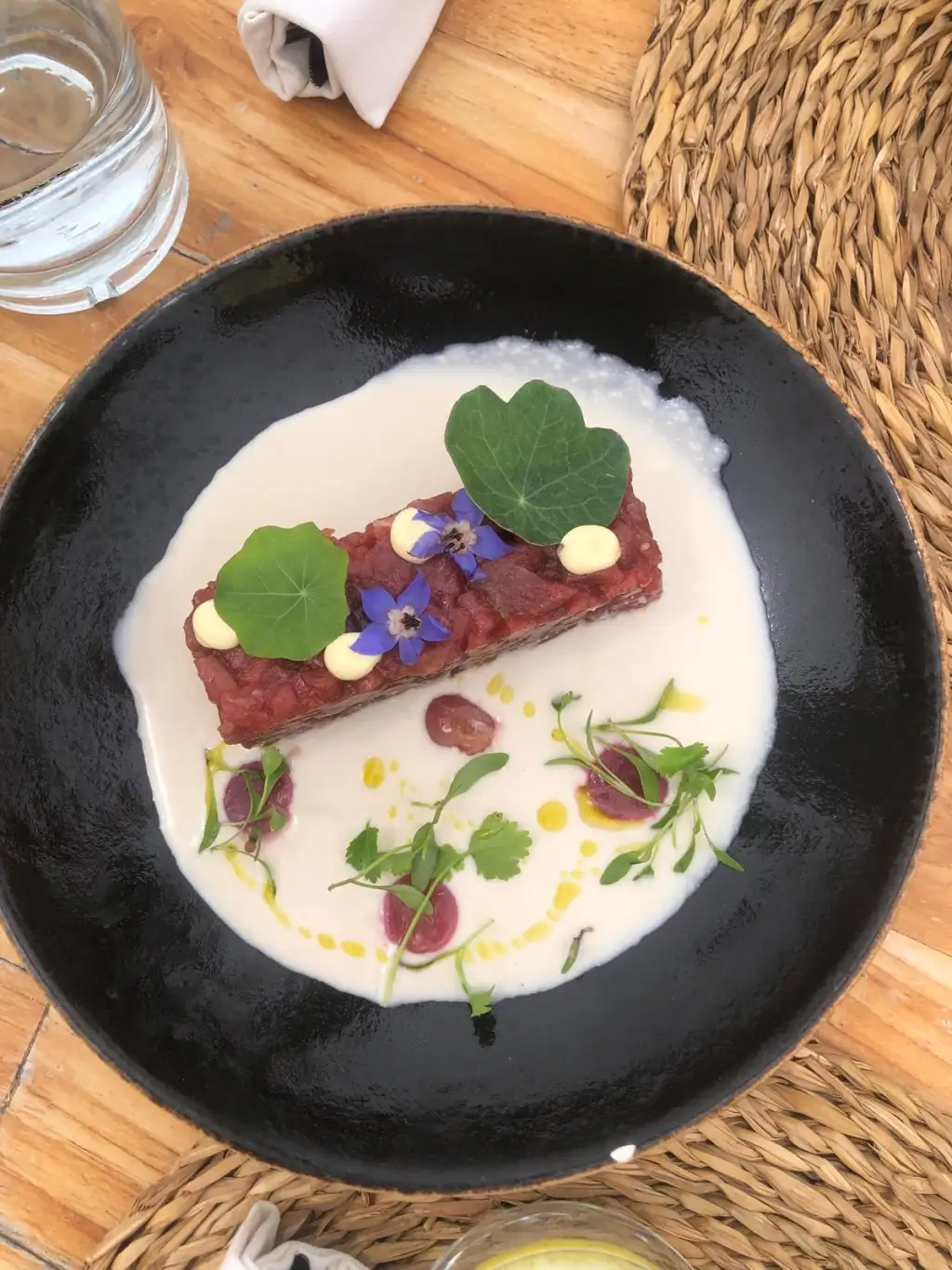 Plato de Tartar de Atún en Luuma Beach