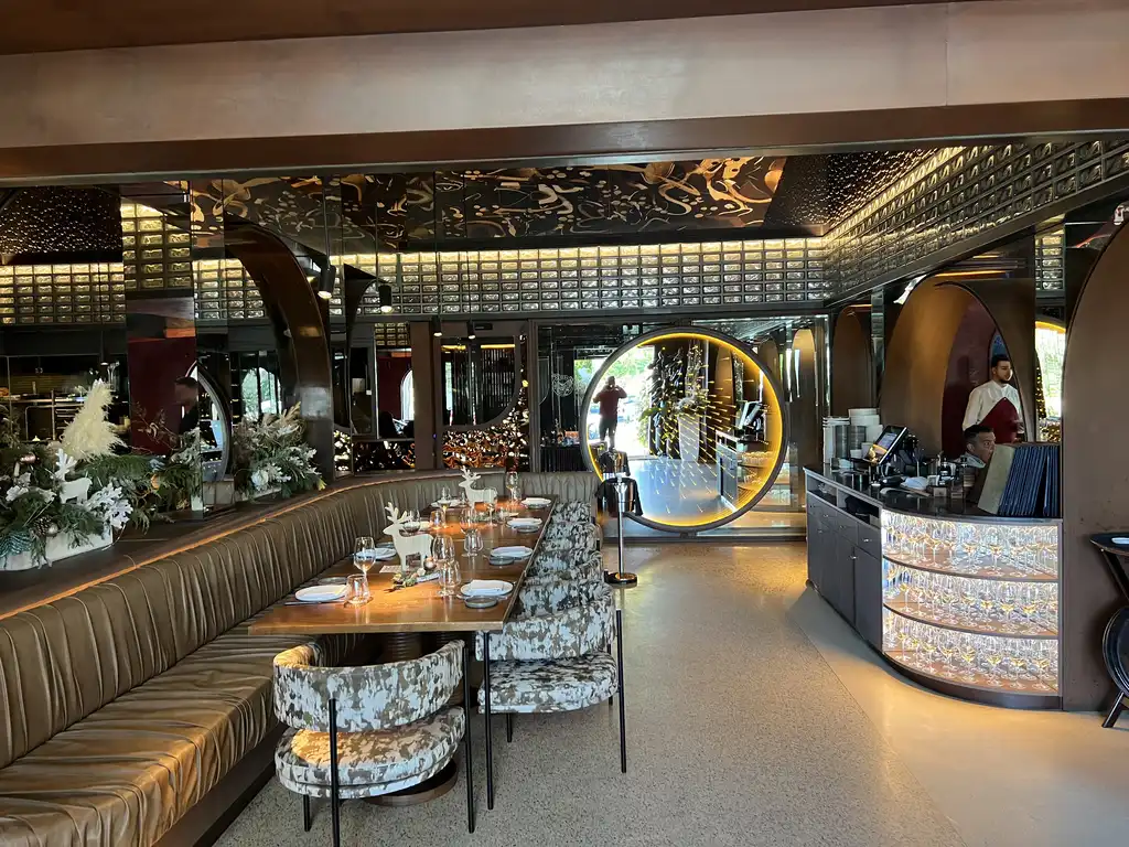 Roostiq Dinning Room