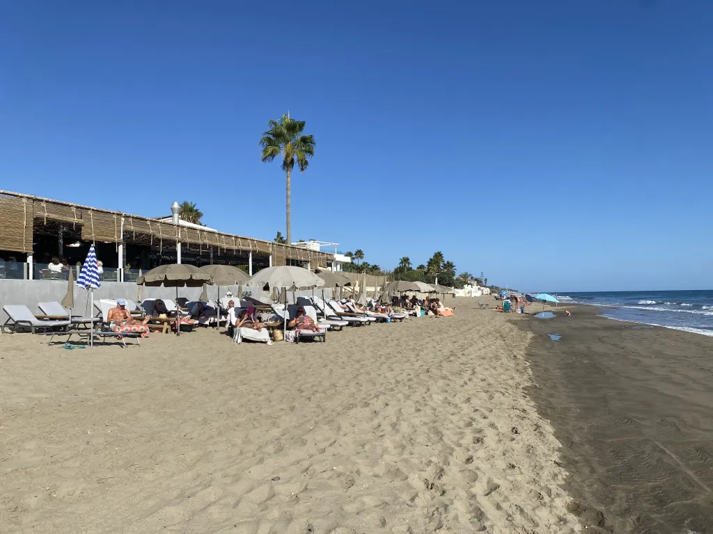 Vista de la playa de Siroko Beach Marbella