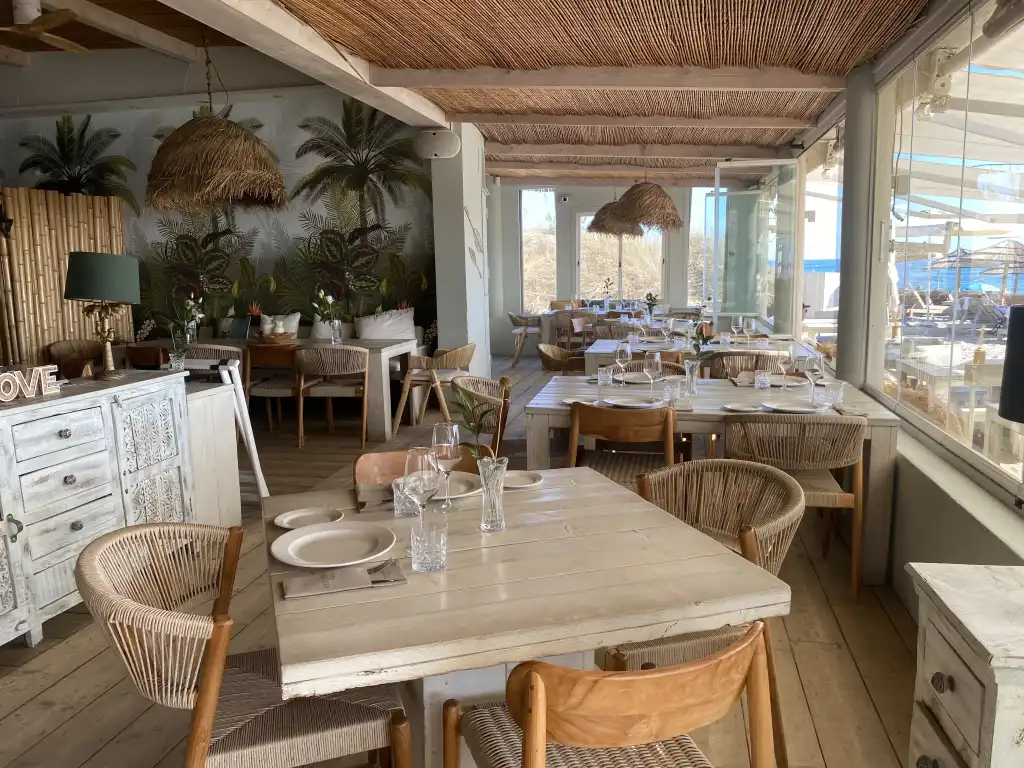 Configuración de mesas de comedor de Siroko Beach