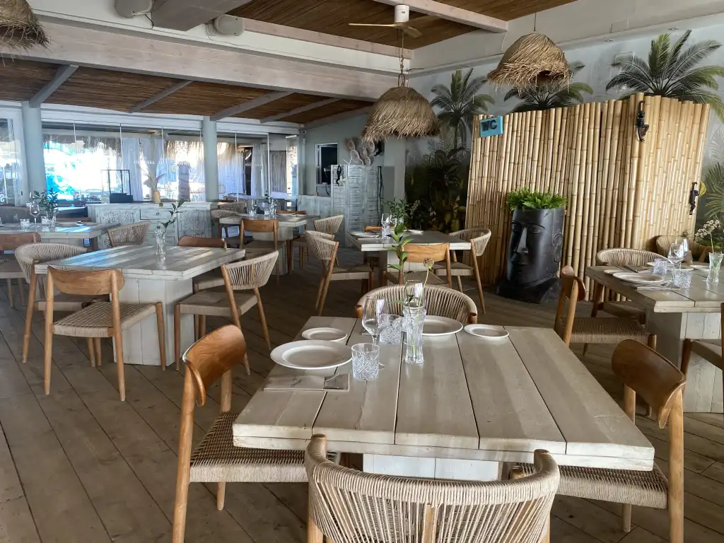 Comedor interior de Siroko Beach