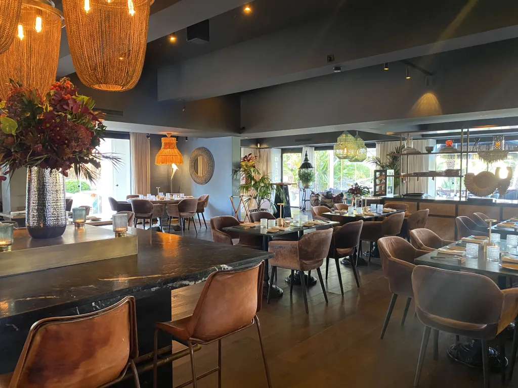 Boho Club_Restaurant tables