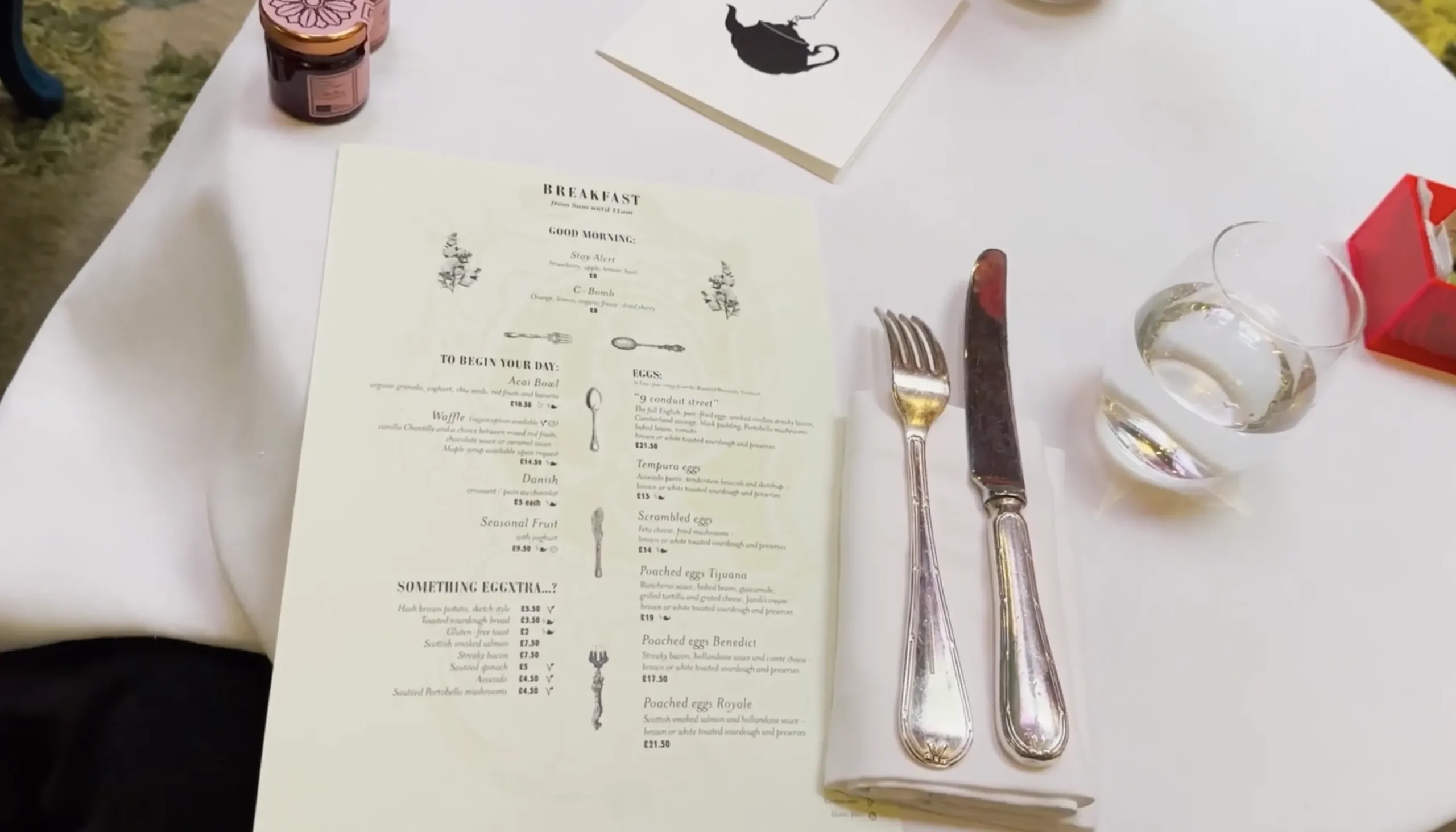 Michelin star romantic restaurant in London — candlelit table for two