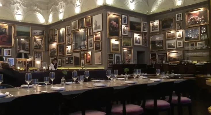 The Floor-to-Ceiling Gilt Gallery Wall