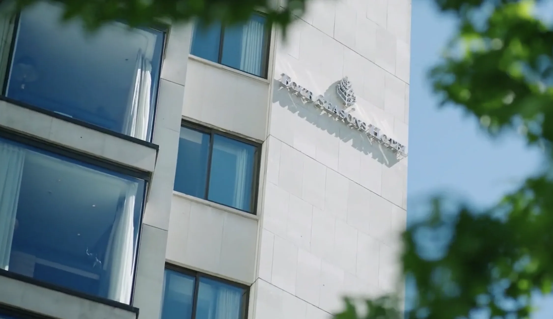 Four Seasons Hotel London at Park Lane outdoor sign