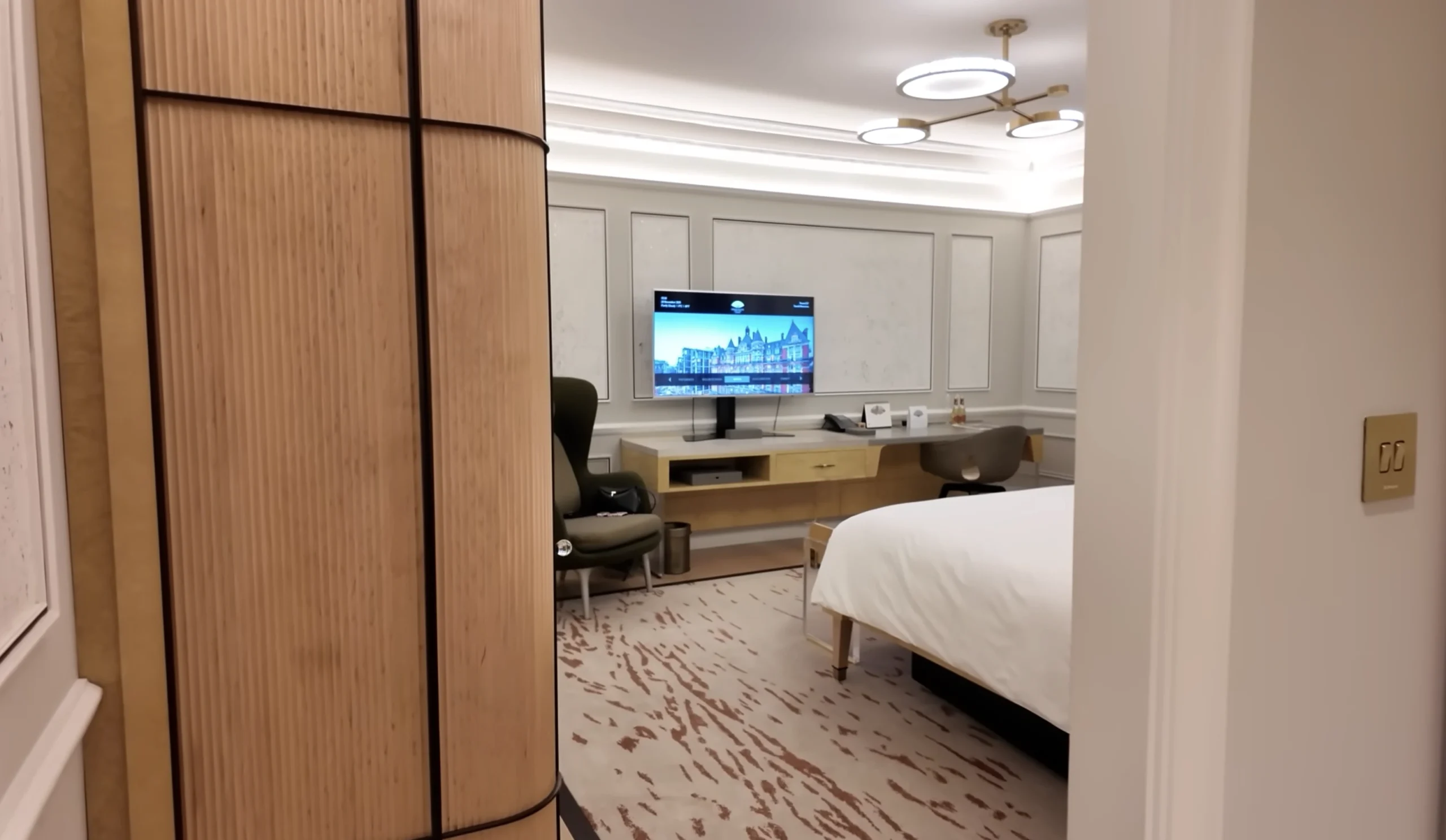 Mandarin Oriental Hyde Park London guestroom