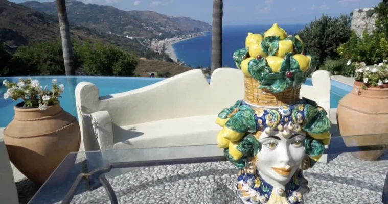 The Ashbee Hotel Taormina swimmig pool withh testa di moro