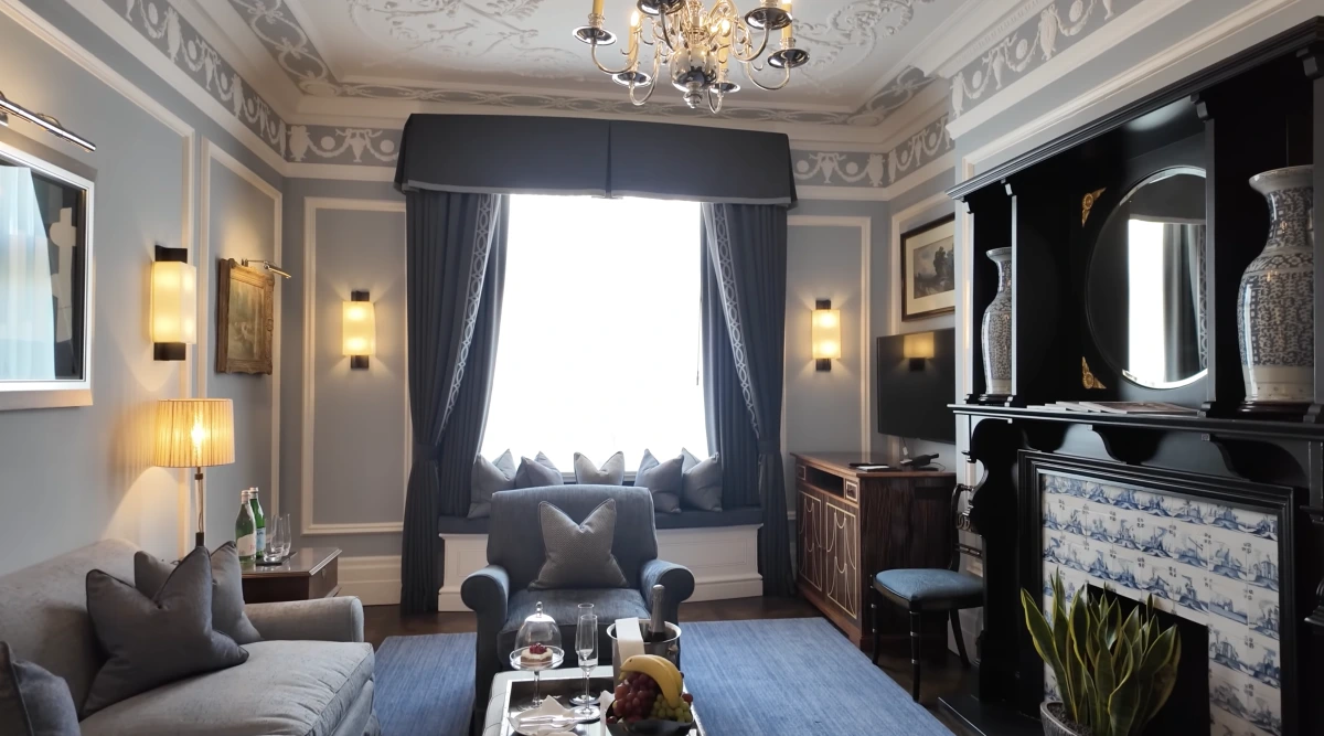 Vista de la suite de The Connaught Londres desde la puerta