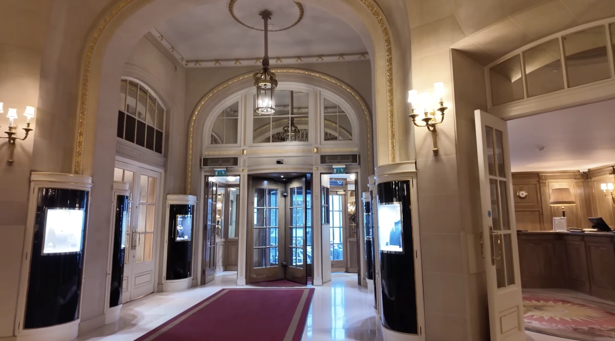 The Ritz Hotel London main etrace with reception