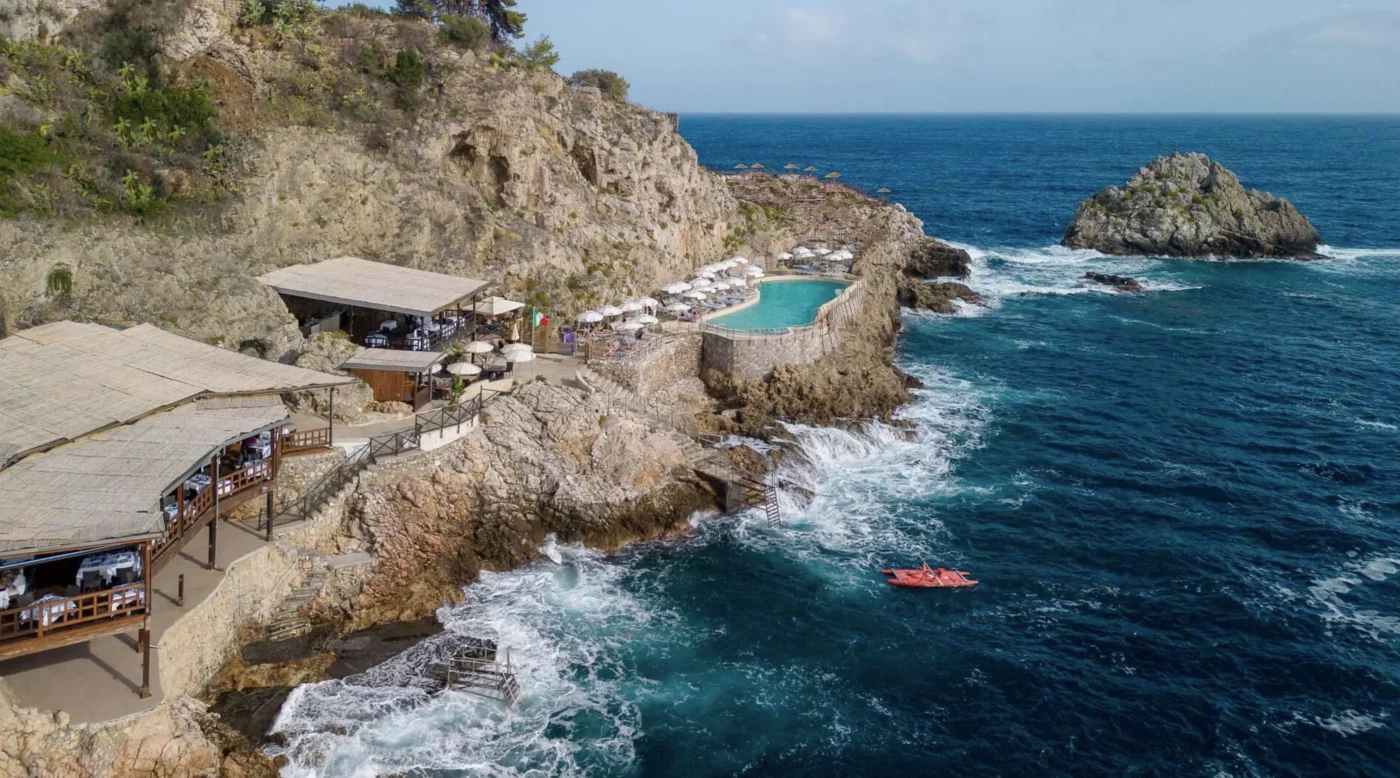 UNA Hotels Capotaormina — cliffside saltwater infinity pool