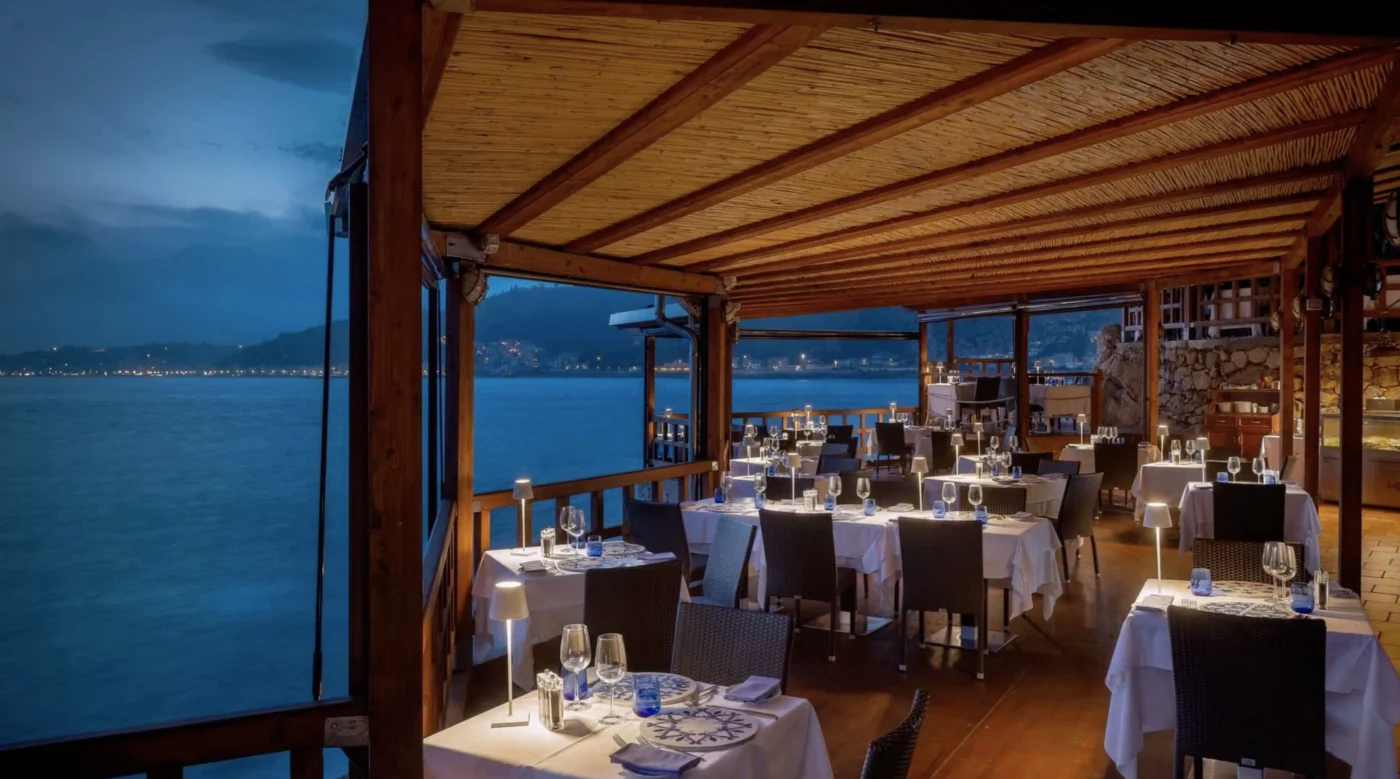 Le Grand Bleu restaurant at UNA Hotels Capotaormina — waterfront terrace