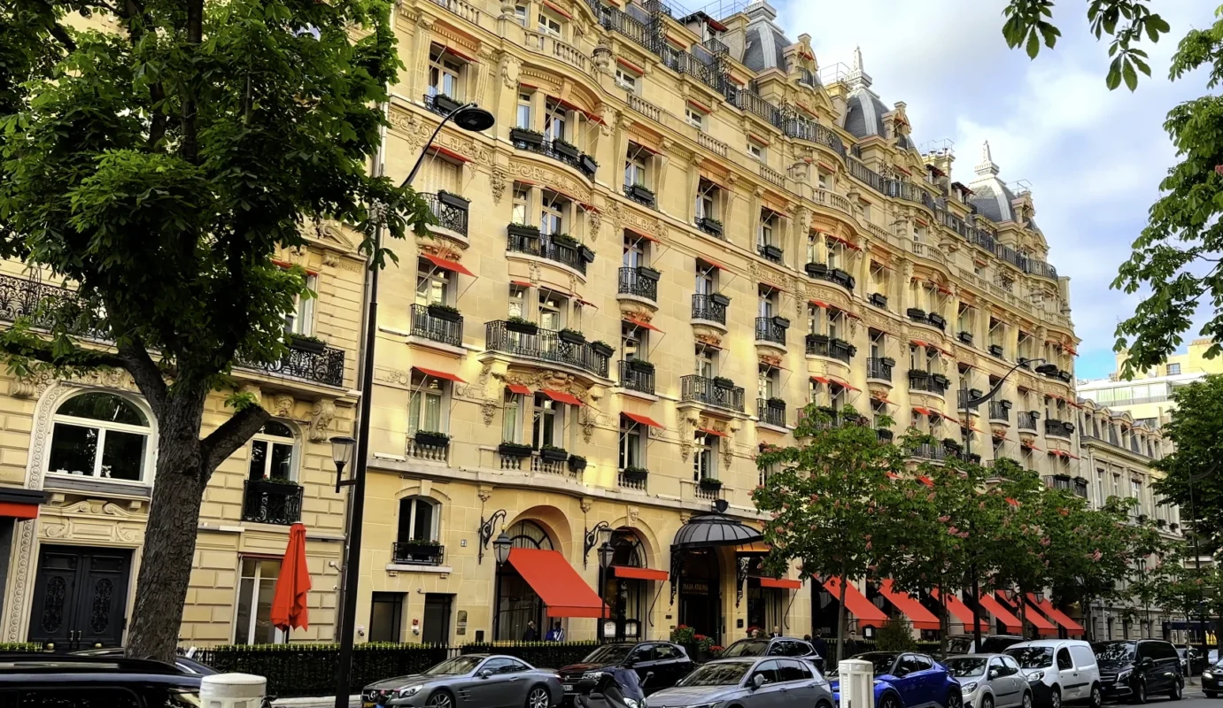 Hôtel Plaza Athénée main façade