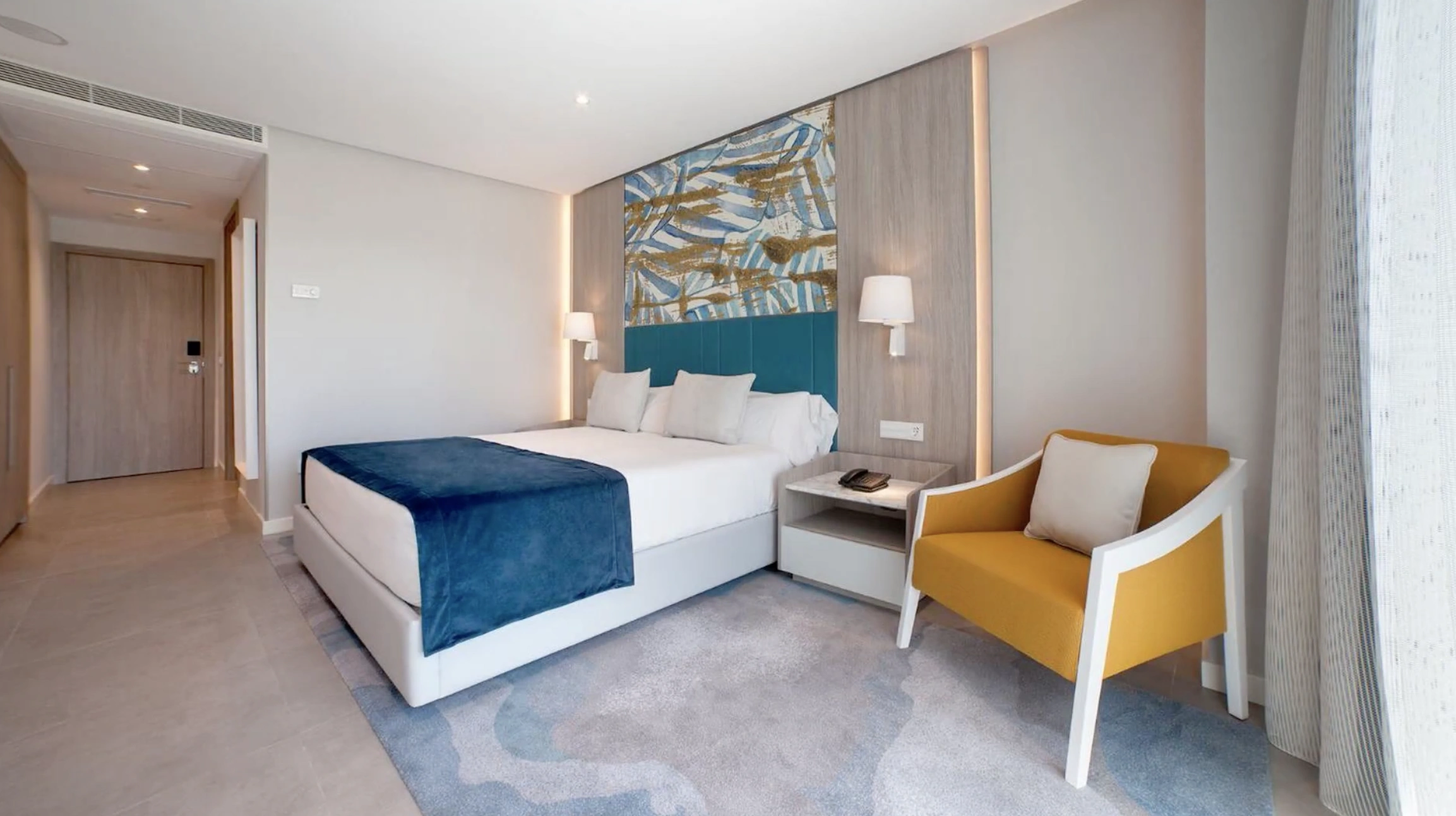 Alanda Hotel Marbella — habitación Deluxe con vistas al mar y terraza privada con vistas al Mediterráneo