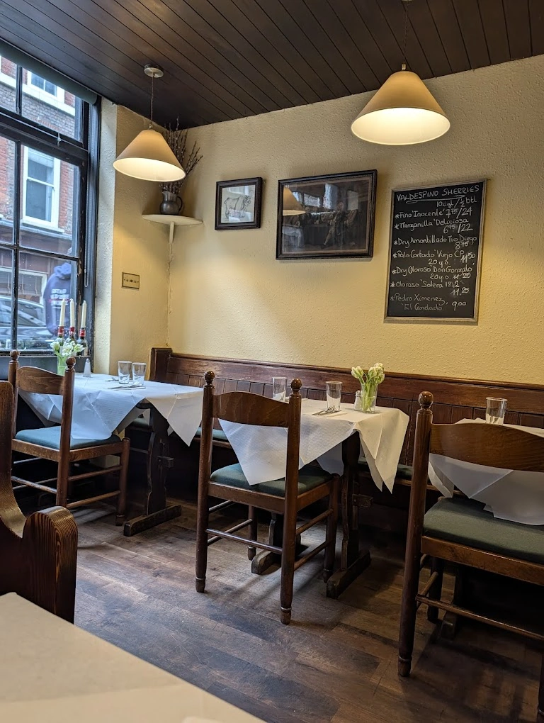 Andrew Edmunds candlelit romantic restaurant Soho London affordable date night