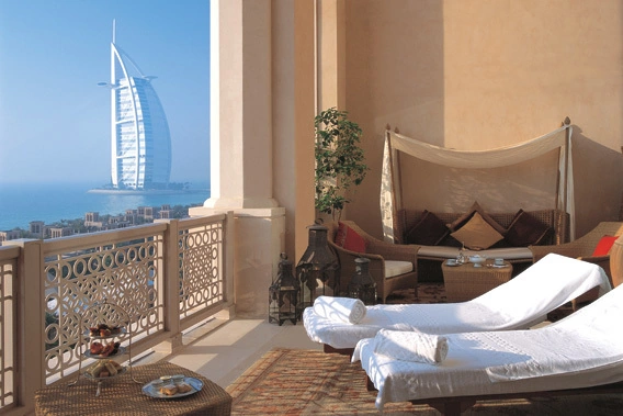 Vista del Burj Al Arab desde Jumeirah Al Qasr Madinat Jumeirah para luna de miel