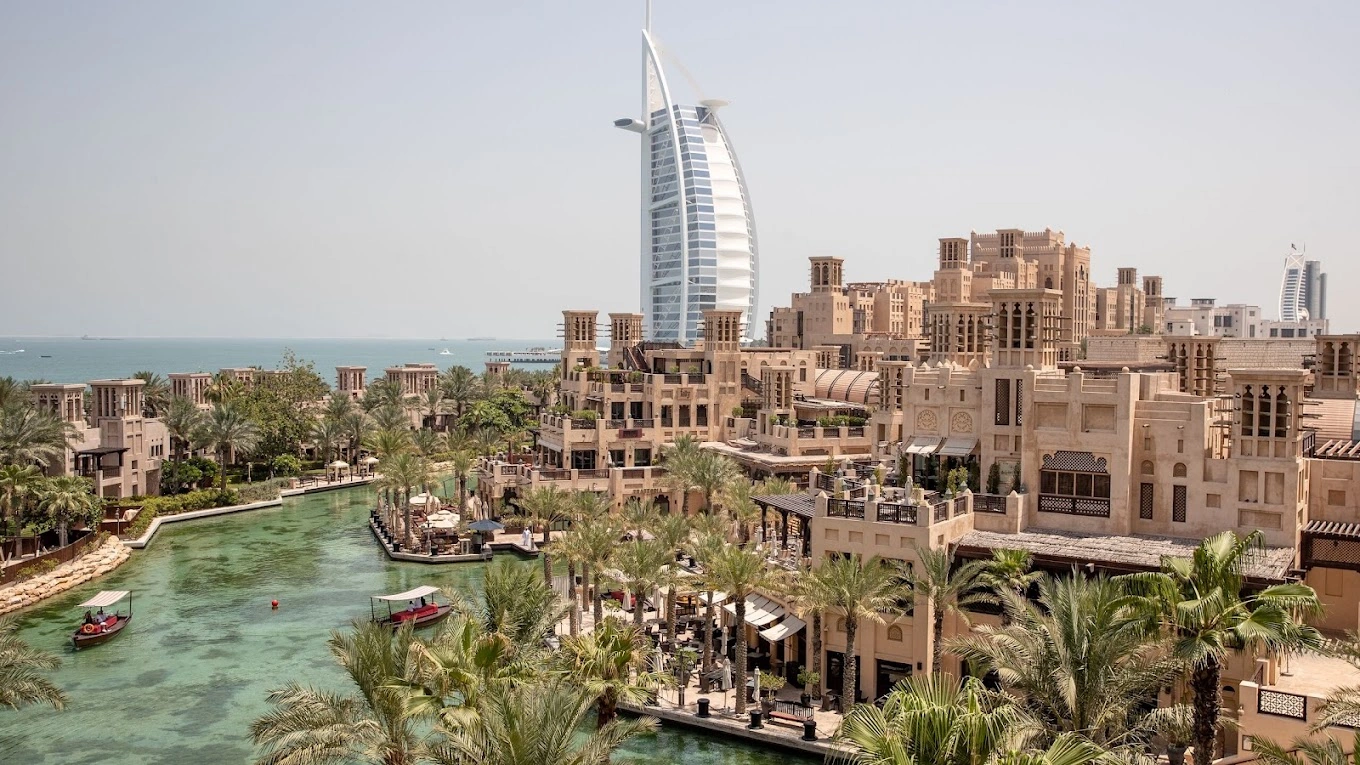 Canales y arquitectura de Jumeirah Al Qasr Madinat Jumeirah