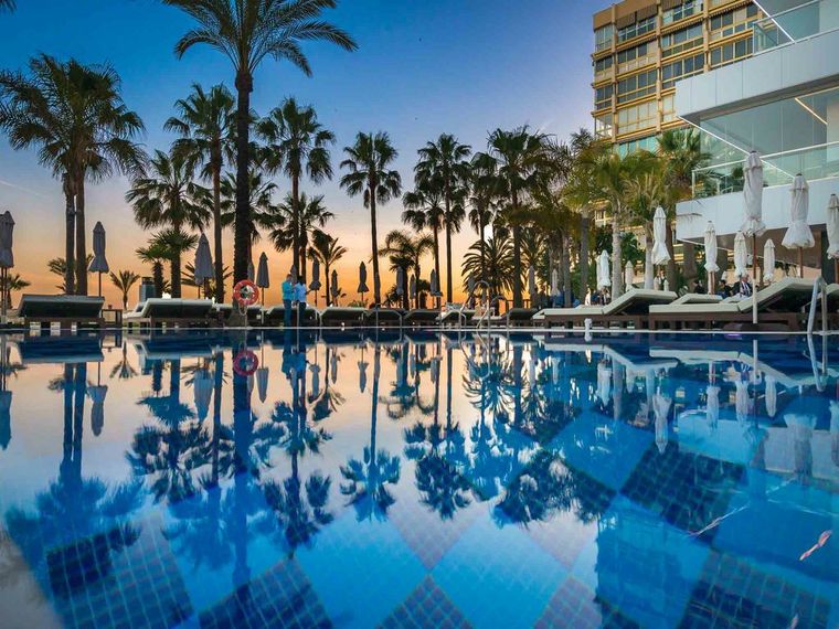 Amàre Beach Club Marbella pool and sunbeds with Mediterranean sea views