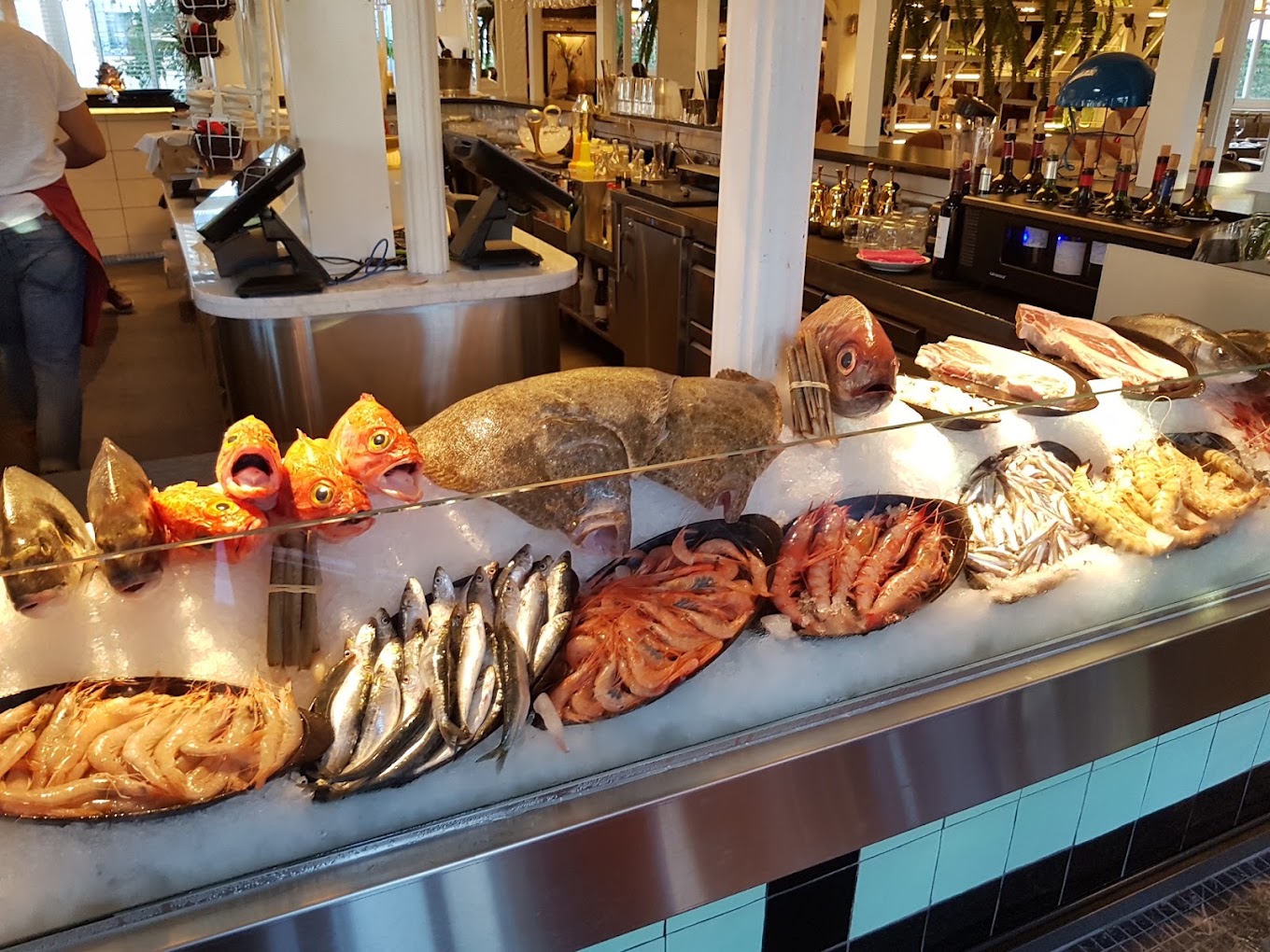 Restaurante de marisco Lobito de Mar en el paseo de la Milla de Oro de Marbella